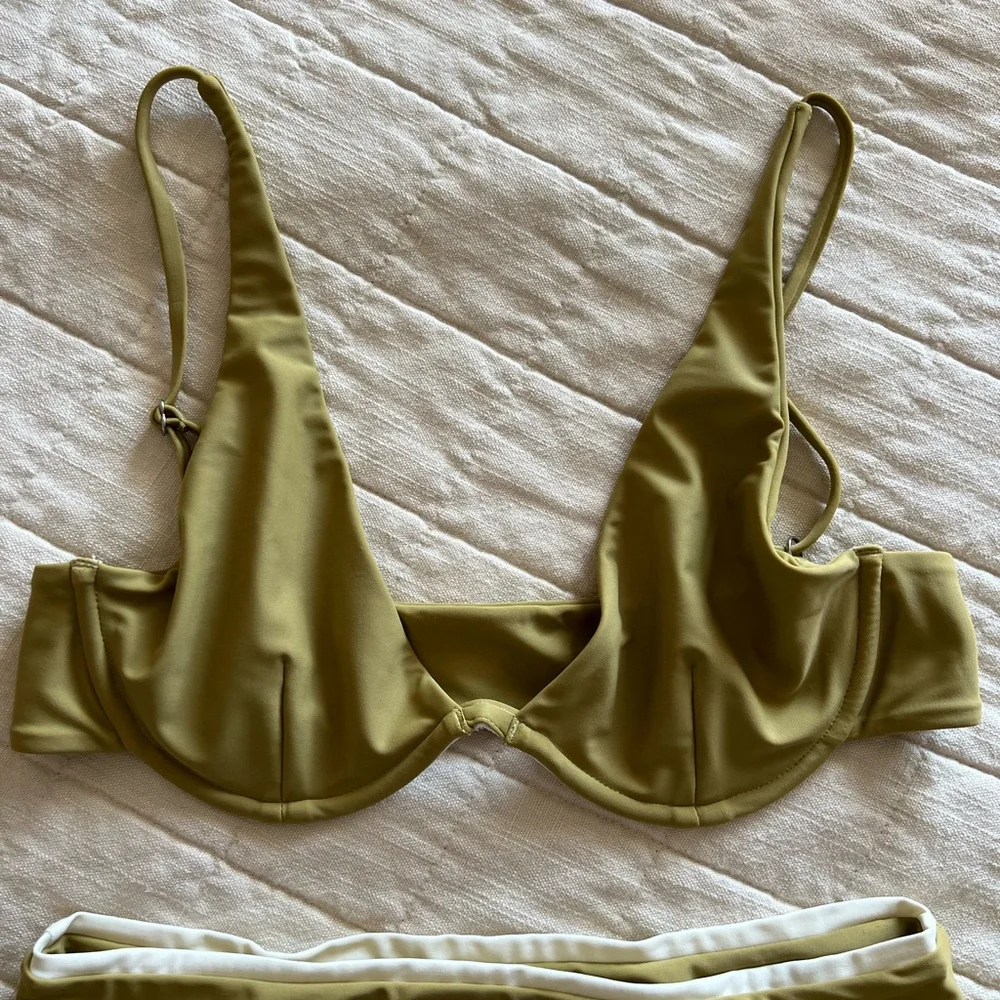 Mikoh Swim | NWOT Green Underwire Bikini Top | L - Picture 2 of 6